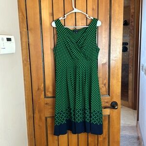 Lands in crisscross front knee length dress size medium